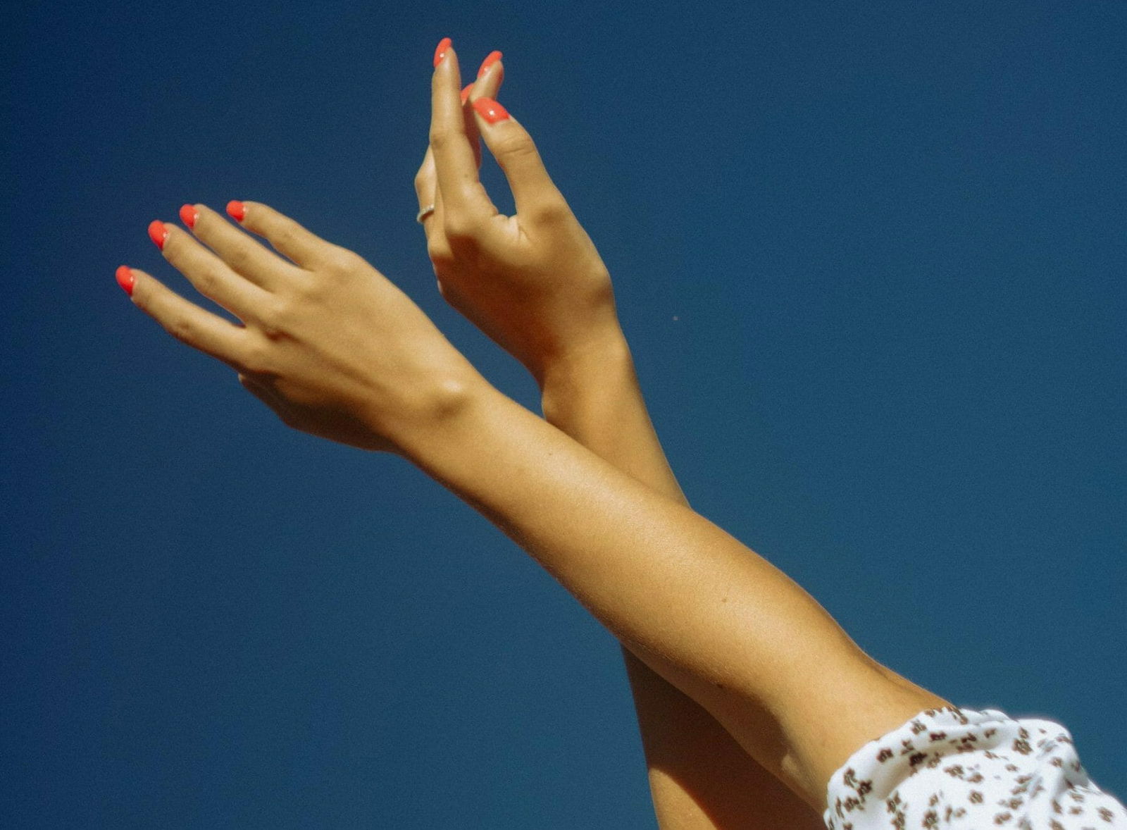 how to get nail glue off skin