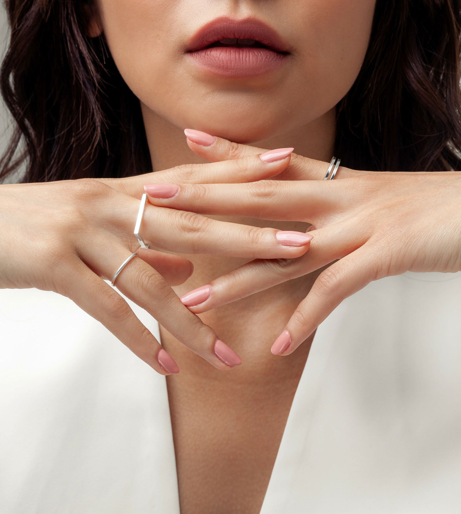 5 Simple Steps to Remove Your Dip Powder Manicure at Home (According to The Pros) 