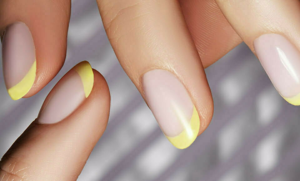 5 Simple Steps to Remove Your Dip Powder Manicure at Home (According to The Pros)