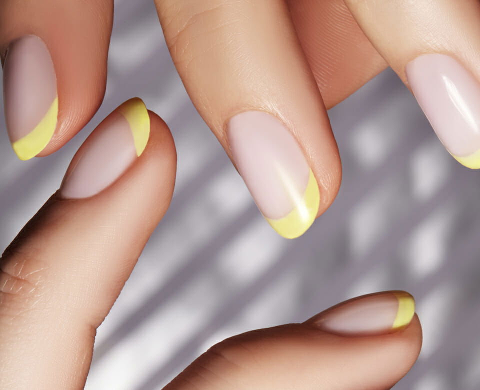 5 Simple Steps to Remove Your Dip Powder Manicure at Home (According to The Pros)