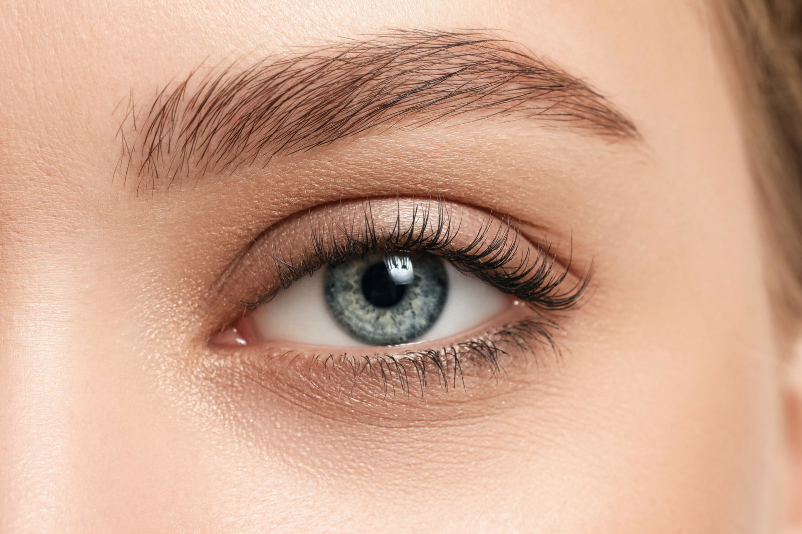 Causes of Thinning Eyebrows, makeup, powder, microblading, image of eye