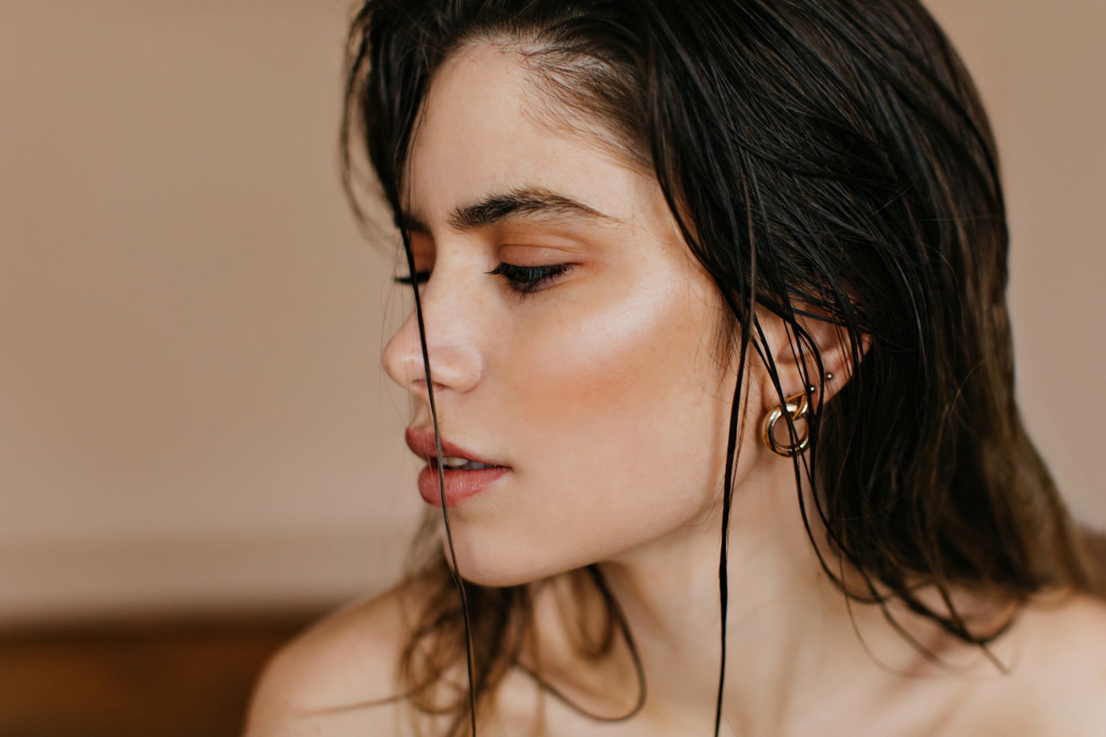 Matte Bronzer vs Shimmer Bronzer: Which One Should You Use?