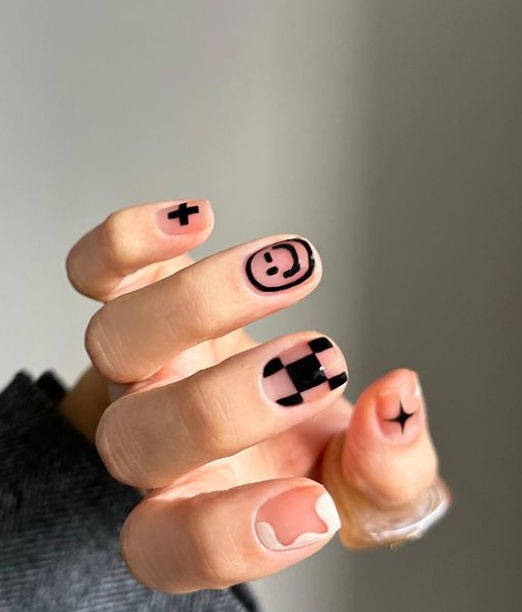 black and white minimalist short nails