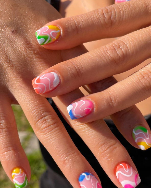 short colourful nails with white wavy lines