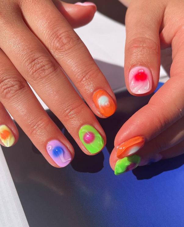 short neon nails jess