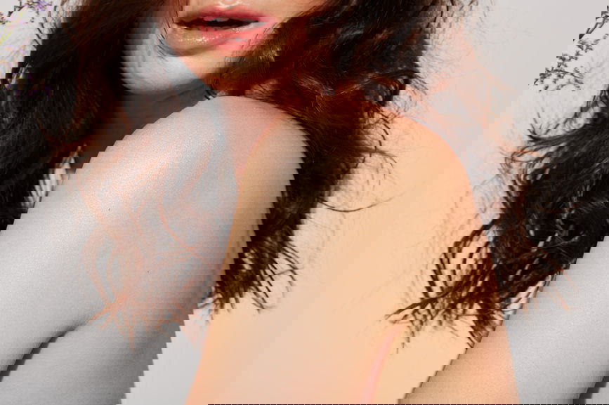 A picturesque scene of a woman with glossy hair after reducing her frizz. Botox injections dermatology beauty