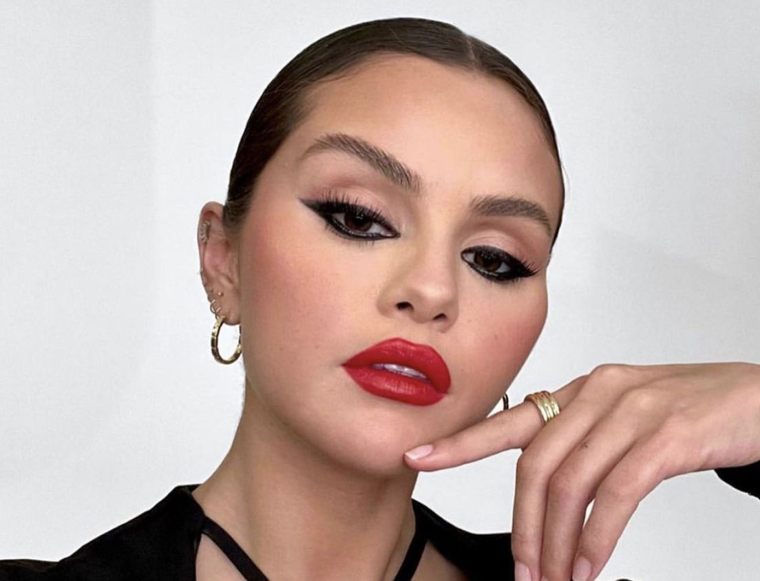 Selena Gomez with winged eyeliner