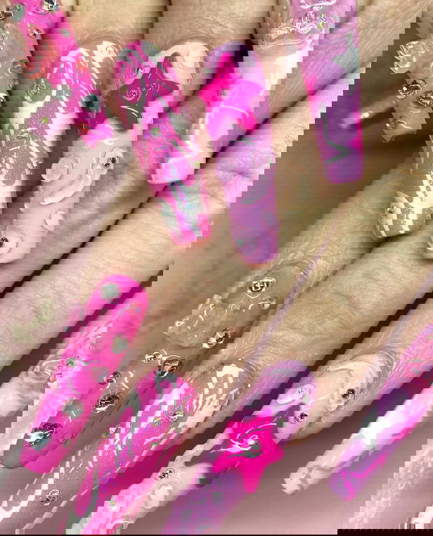 pink acrylic nails queens