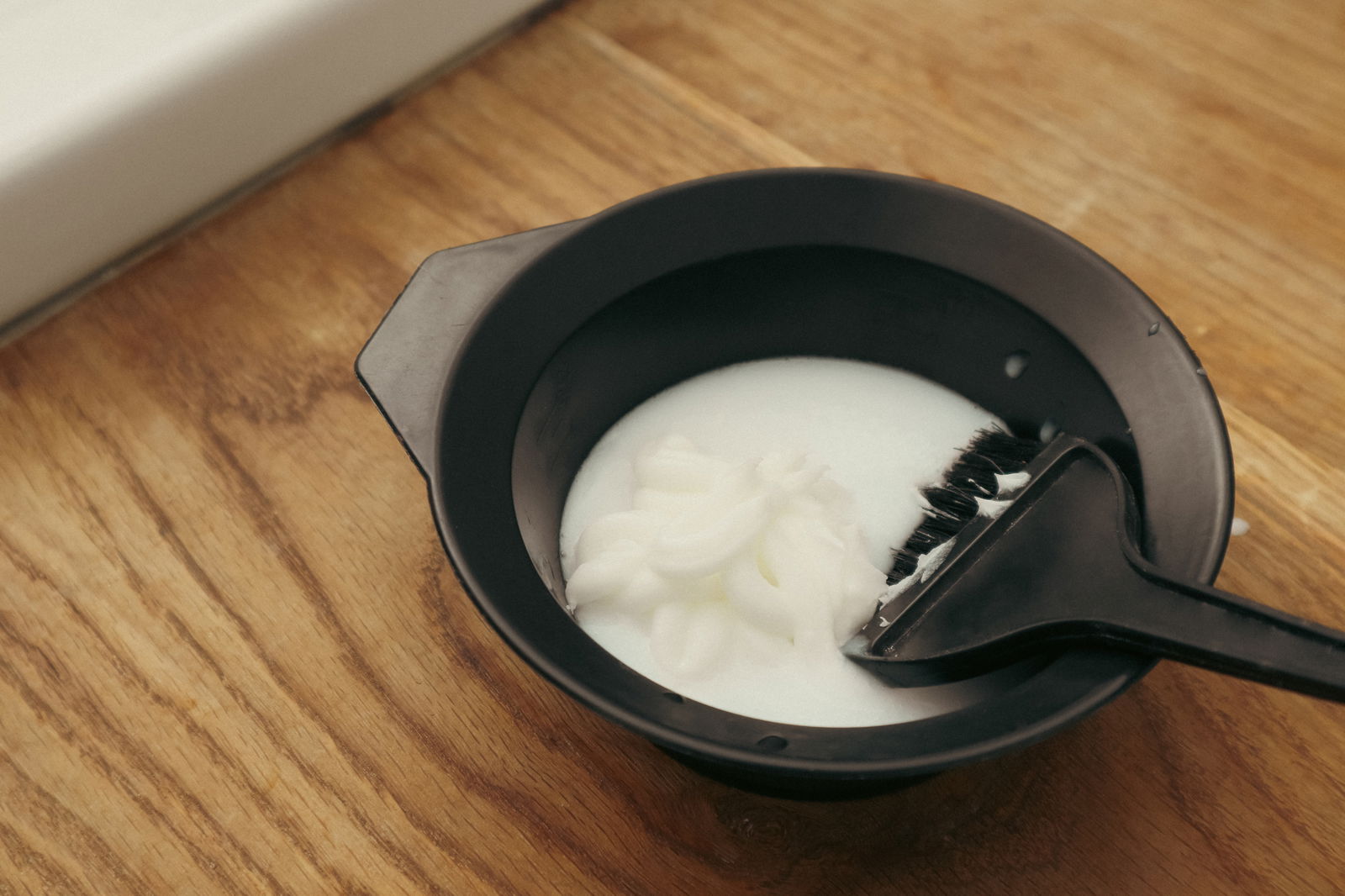 Bowl with bleach shampoo in it