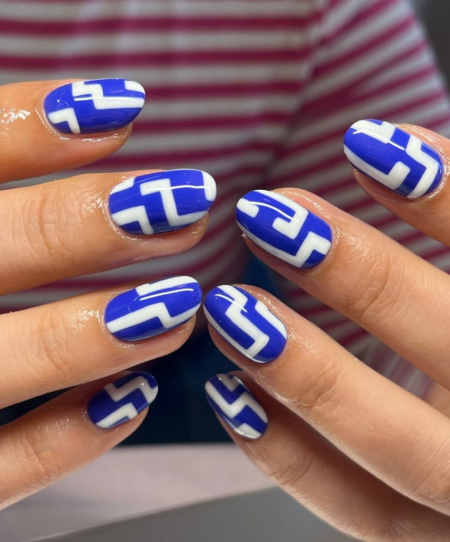 electric blue acrylic nails