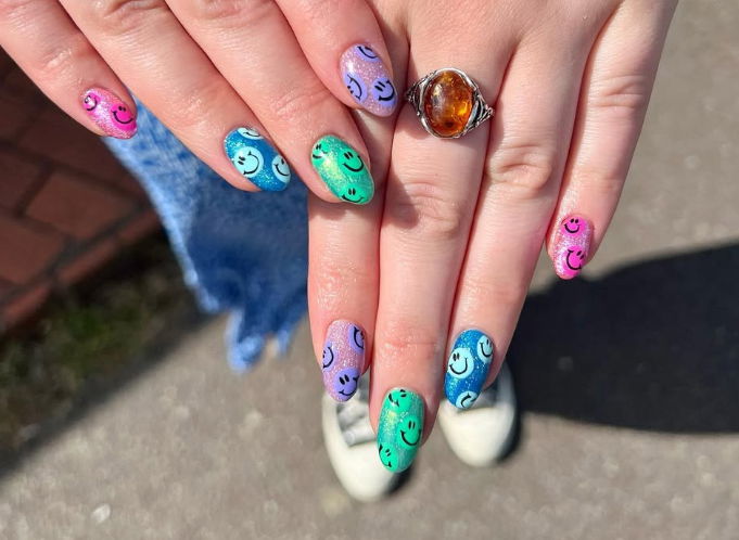 smiley face nails