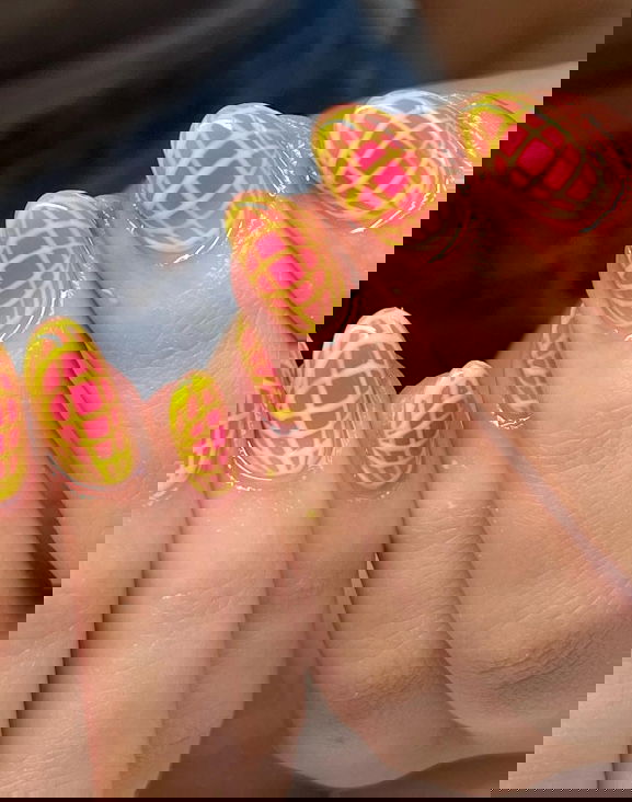 pink ombre aura with yelloa