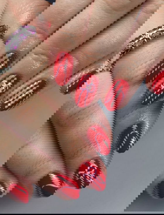 red nails with pink bows