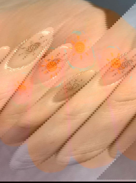 neutral nails with sun