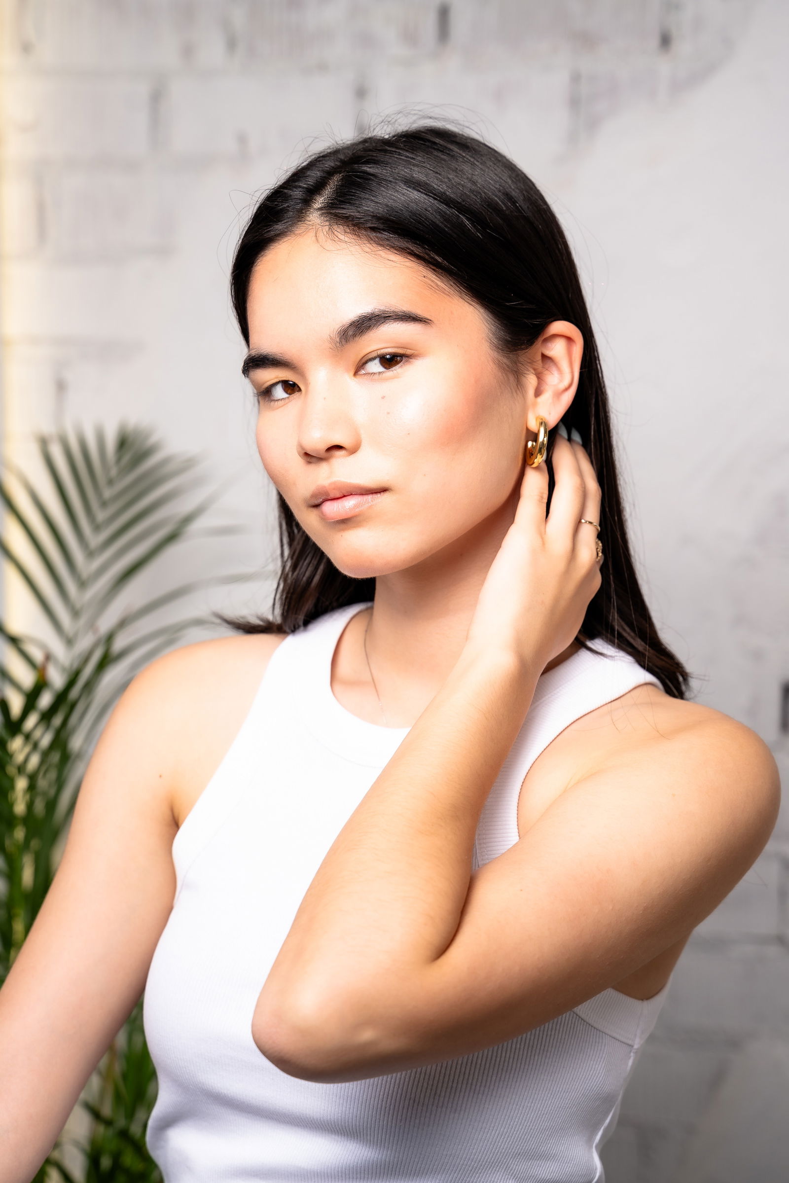 Girl wearing bronzer