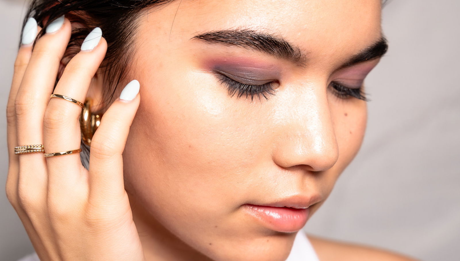 how to apply eyeshadow