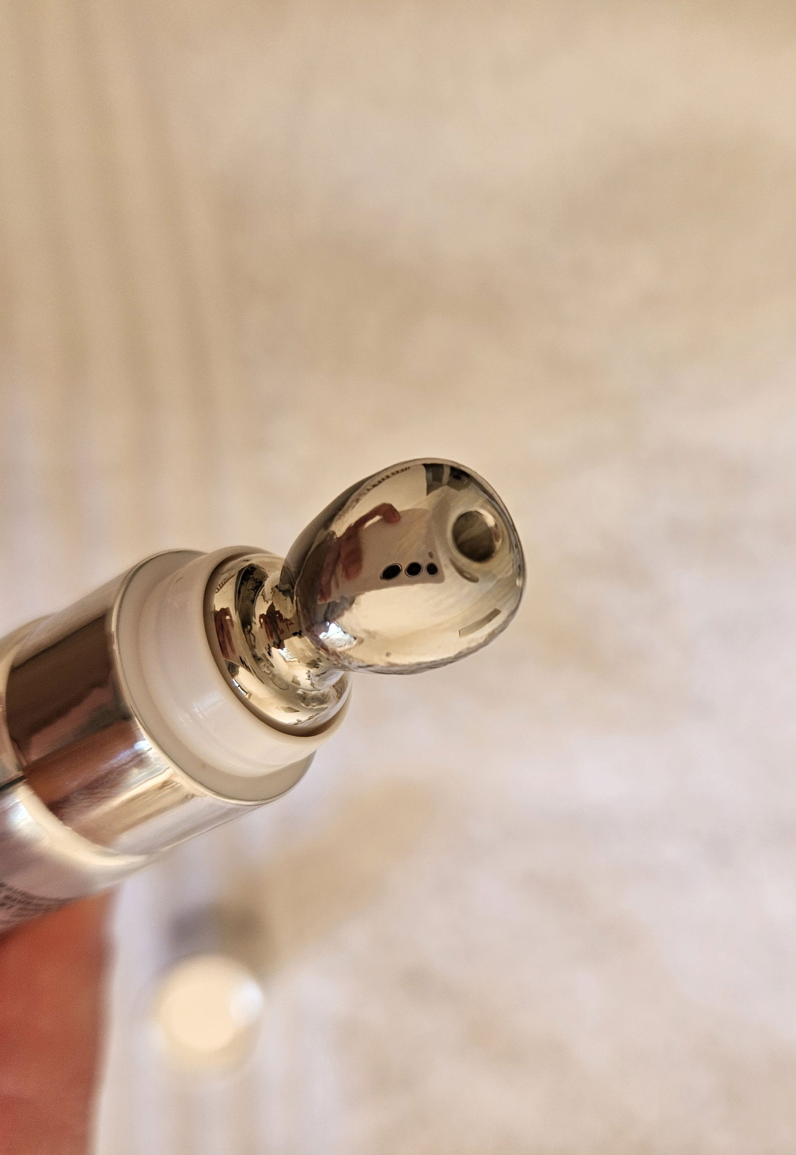 REHAB. Your Hair's High Shine Lip Oil applicator