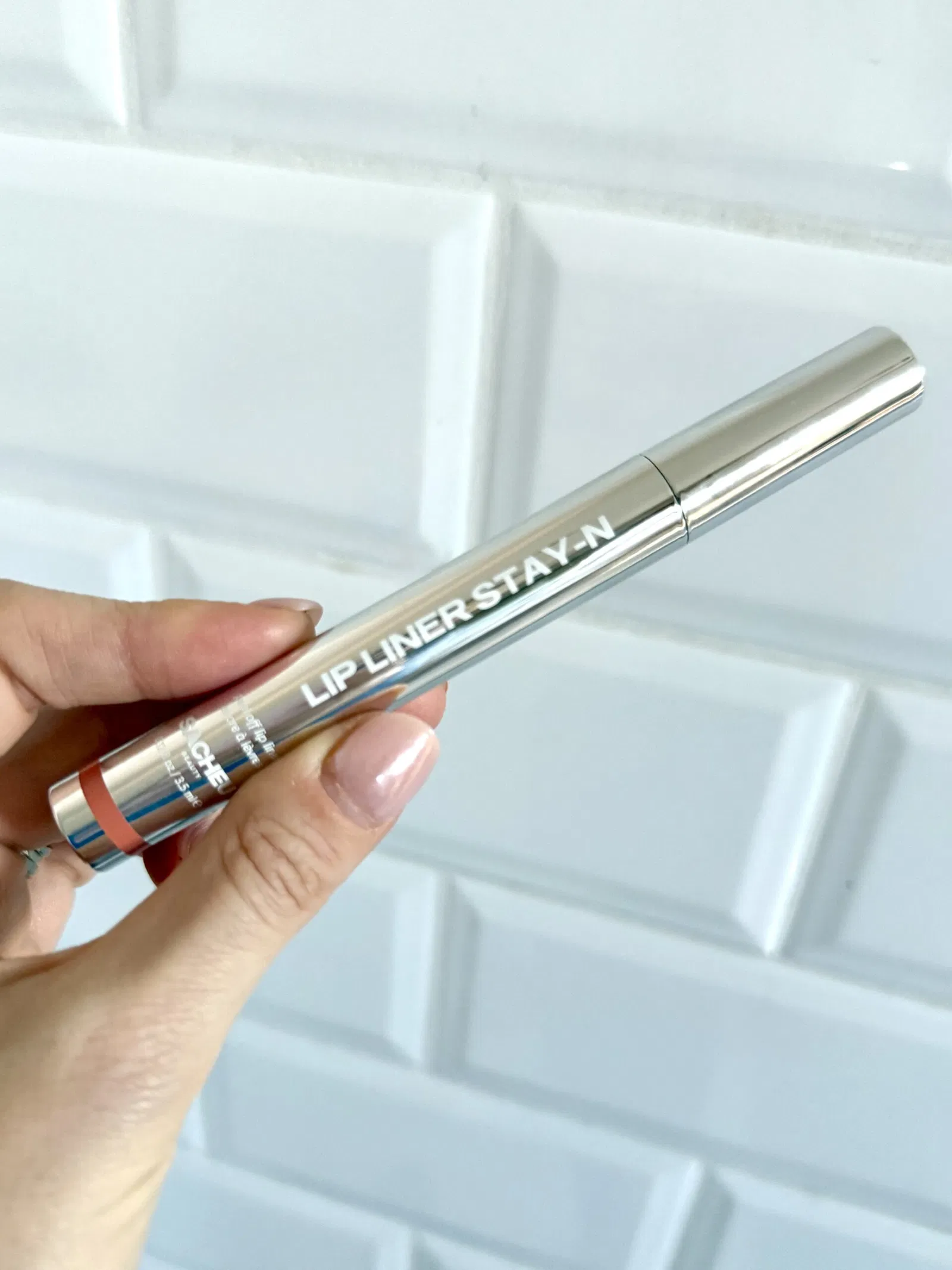 Sacheu Lip Liner Stay-N Peel-Off Lip Stain in hand | Live That Glow Sacheu Lip Liner Stay-N Peel-Off Lip Stain in hand